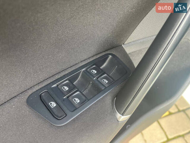 Белый Фольксваген Гольф, объемом двигателя 1.6 л и пробегом 183 тыс. км за 15500 $, фото 16 на Automoto.ua