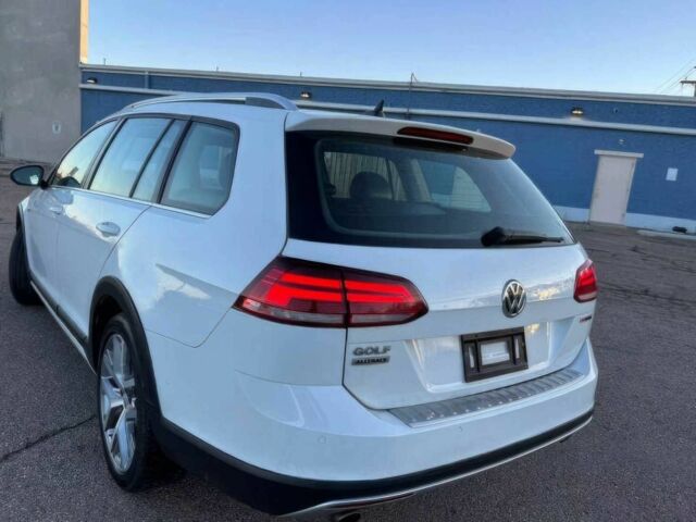 Белый Фольксваген Гольф, объемом двигателя 1.8 л и пробегом 49 тыс. км за 12000 $, фото 5 на Automoto.ua