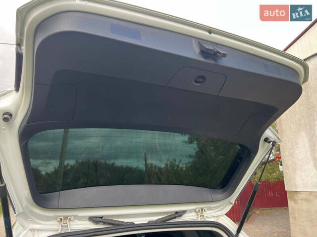 Белый Фольксваген Гольф, объемом двигателя 1.6 л и пробегом 183 тыс. км за 15500 $, фото 41 на Automoto.ua