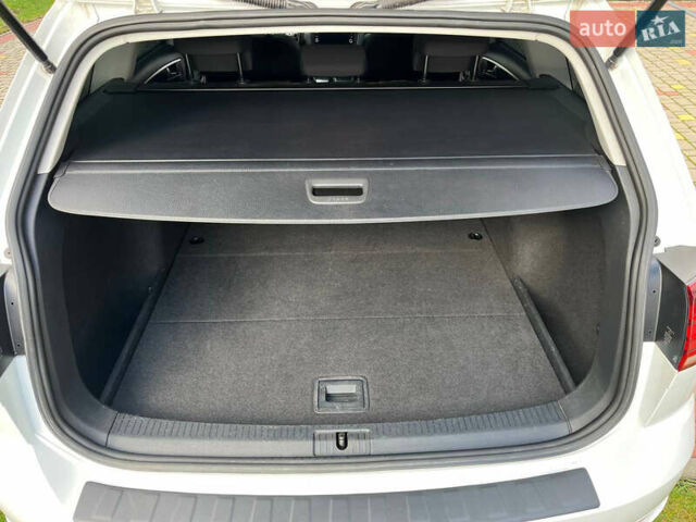 Белый Фольксваген Гольф, объемом двигателя 1.6 л и пробегом 183 тыс. км за 15500 $, фото 42 на Automoto.ua