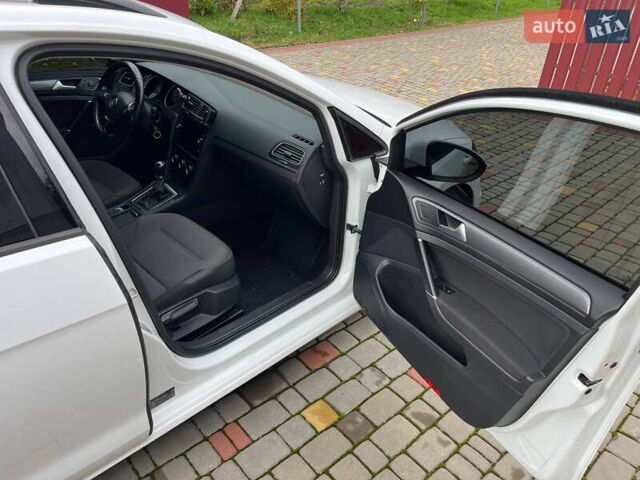 Белый Фольксваген Гольф, объемом двигателя 1.6 л и пробегом 183 тыс. км за 15500 $, фото 9 на Automoto.ua