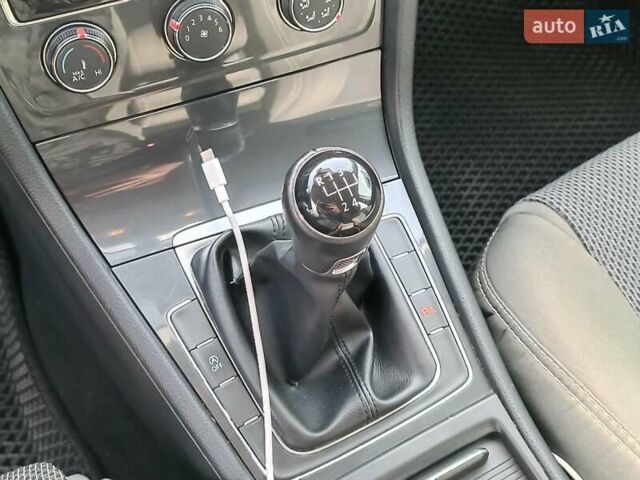 Білий Фольксваген Гольф, об'ємом двигуна 1.6 л та пробігом 235 тис. км за 13490 $, фото 23 на Automoto.ua