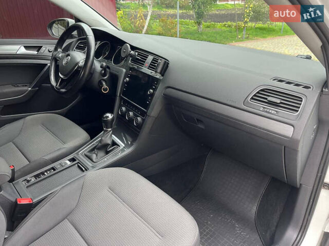 Белый Фольксваген Гольф, объемом двигателя 1.6 л и пробегом 183 тыс. км за 15500 $, фото 7 на Automoto.ua