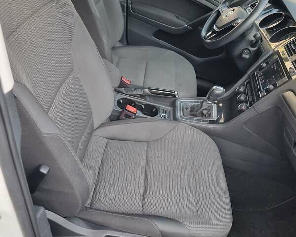 Белый Фольксваген Гольф, объемом двигателя 1.8 л и пробегом 53 тыс. км за 13500 $, фото 19 на Automoto.ua