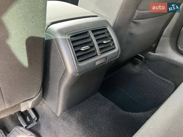 Белый Фольксваген Гольф, объемом двигателя 1.6 л и пробегом 183 тыс. км за 15500 $, фото 38 на Automoto.ua