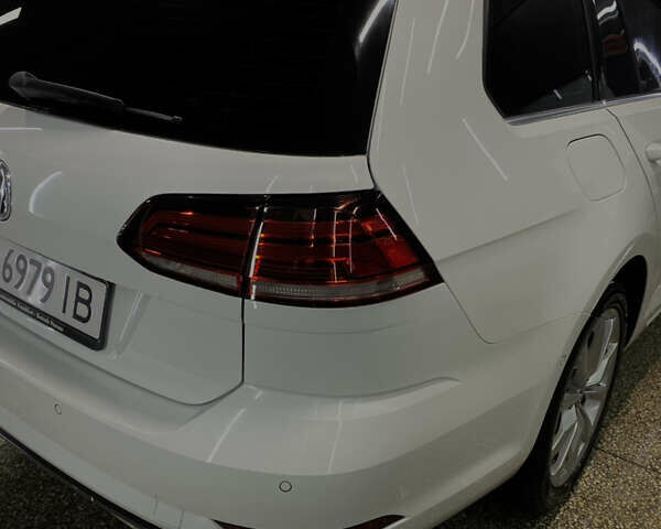 Белый Фольксваген Гольф, объемом двигателя 1.97 л и пробегом 241 тыс. км за 17800 $, фото 11 на Automoto.ua