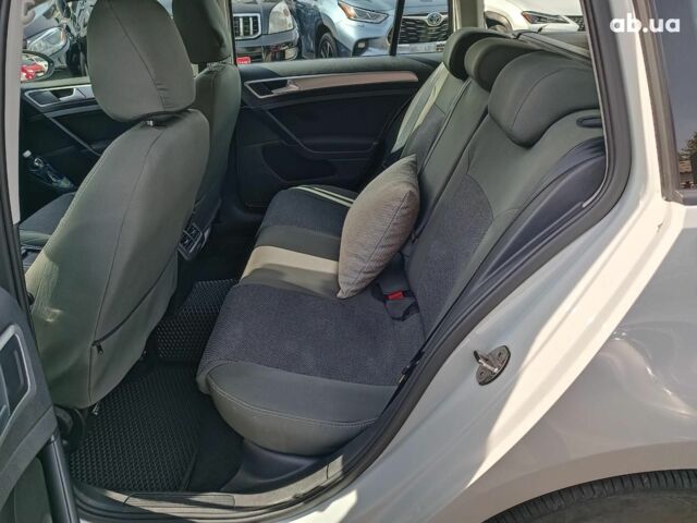 Білий Фольксваген Гольф, об'ємом двигуна 1.6 л та пробігом 235 тис. км за 13490 $, фото 12 на Automoto.ua