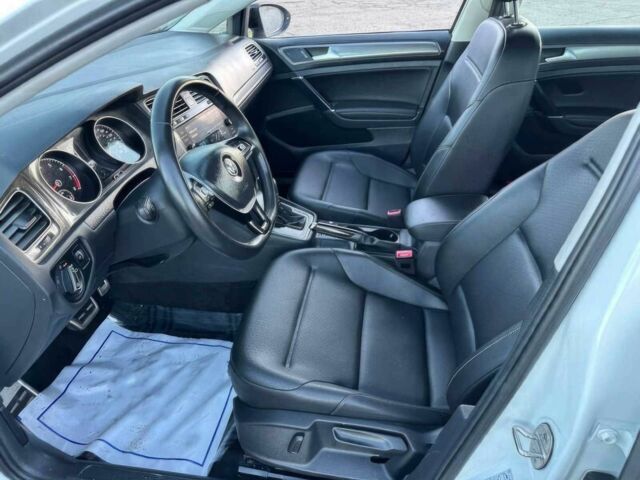 Белый Фольксваген Гольф, объемом двигателя 1.8 л и пробегом 49 тыс. км за 12000 $, фото 9 на Automoto.ua