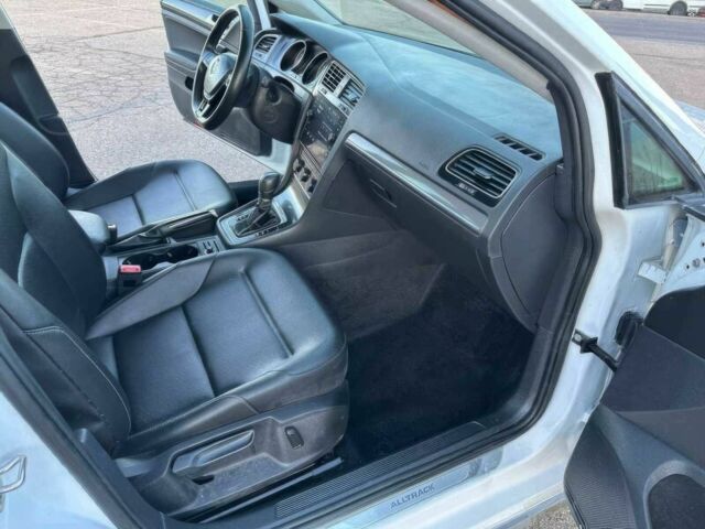 Белый Фольксваген Гольф, объемом двигателя 1.8 л и пробегом 49 тыс. км за 12000 $, фото 10 на Automoto.ua