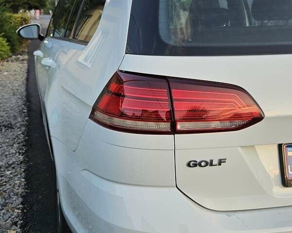 Белый Фольксваген Гольф, объемом двигателя 1.4 л и пробегом 232 тыс. км за 12900 $, фото 10 на Automoto.ua