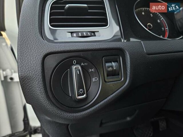 Белый Фольксваген Гольф, объемом двигателя 1.4 л и пробегом 232 тыс. км за 12900 $, фото 21 на Automoto.ua