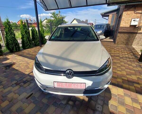 Белый Фольксваген Гольф, объемом двигателя 1.6 л и пробегом 174 тыс. км за 14750 $, фото 2 на Automoto.ua