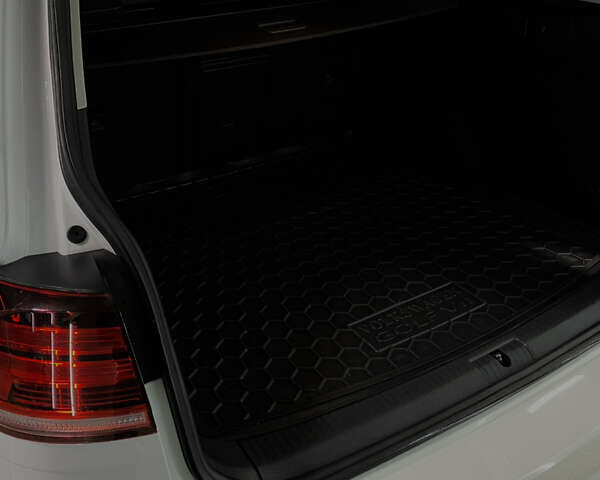 Белый Фольксваген Гольф, объемом двигателя 1.97 л и пробегом 241 тыс. км за 17800 $, фото 19 на Automoto.ua