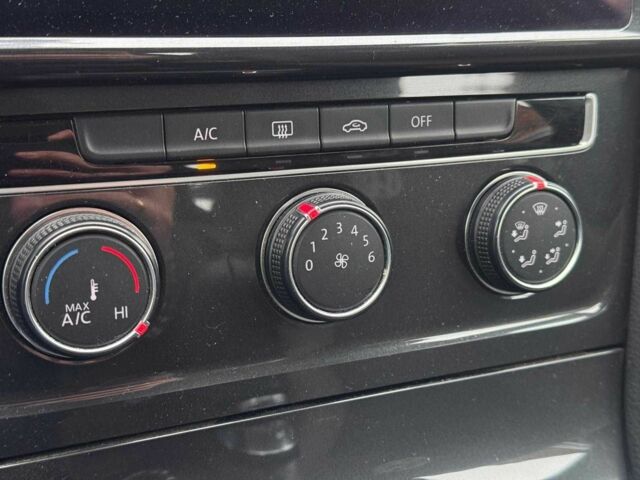 Белый Фольксваген Гольф, объемом двигателя 1.6 л и пробегом 243 тыс. км за 10990 $, фото 21 на Automoto.ua