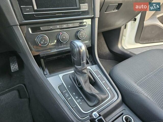 Белый Фольксваген Гольф, объемом двигателя 1.4 л и пробегом 232 тыс. км за 12900 $, фото 19 на Automoto.ua