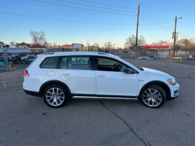 Белый Фольксваген Гольф, объемом двигателя 1.8 л и пробегом 49 тыс. км за 12000 $, фото 3 на Automoto.ua