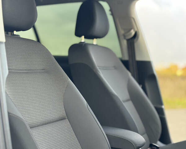 Белый Фольксваген Гольф, объемом двигателя 2 л и пробегом 230 тыс. км за 16800 $, фото 74 на Automoto.ua