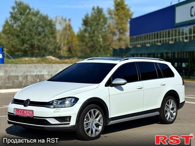 Белый Фольксваген Гольф, объемом двигателя 1.8 л и пробегом 176 тыс. км за 22322 $, фото 2 на Automoto.ua