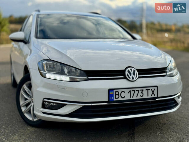 Белый Фольксваген Гольф, объемом двигателя 2 л и пробегом 230 тыс. км за 16800 $, фото 7 на Automoto.ua