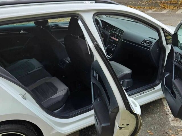 Белый Фольксваген Гольф, объемом двигателя 1.5 л и пробегом 62 тыс. км за 11200 $, фото 5 на Automoto.ua