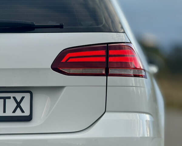 Белый Фольксваген Гольф, объемом двигателя 2 л и пробегом 230 тыс. км за 16800 $, фото 33 на Automoto.ua