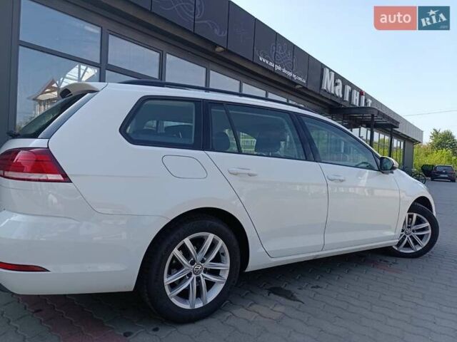 Белый Фольксваген Гольф, объемом двигателя 1.6 л и пробегом 205 тыс. км за 14999 $, фото 1 на Automoto.ua