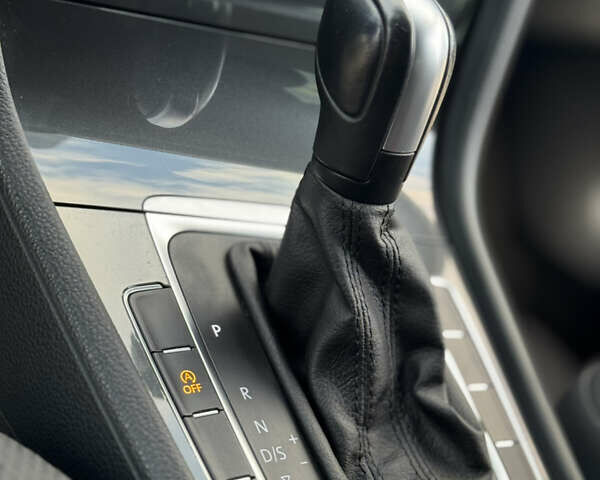 Белый Фольксваген Гольф, объемом двигателя 2 л и пробегом 230 тыс. км за 16800 $, фото 64 на Automoto.ua