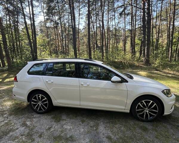 Белый Фольксваген Гольф, объемом двигателя 1.97 л и пробегом 261 тыс. км за 14900 $, фото 2 на Automoto.ua