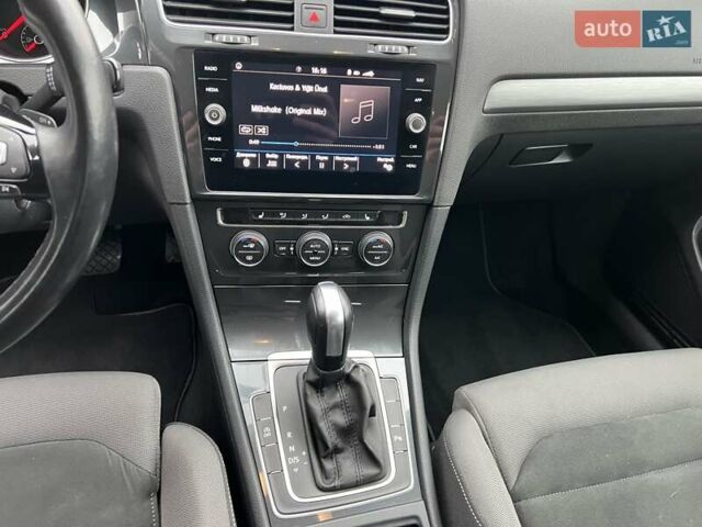 Белый Фольксваген Гольф, объемом двигателя 1.97 л и пробегом 261 тыс. км за 14900 $, фото 35 на Automoto.ua