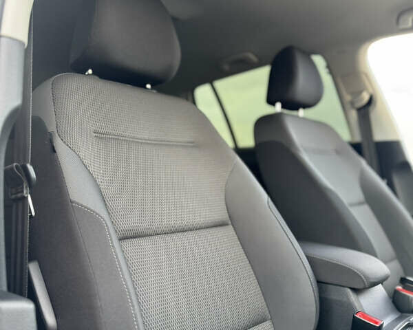 Белый Фольксваген Гольф, объемом двигателя 2 л и пробегом 230 тыс. км за 16800 $, фото 75 на Automoto.ua