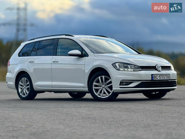 Белый Фольксваген Гольф, объемом двигателя 2 л и пробегом 230 тыс. км за 16800 $, фото 3 на Automoto.ua