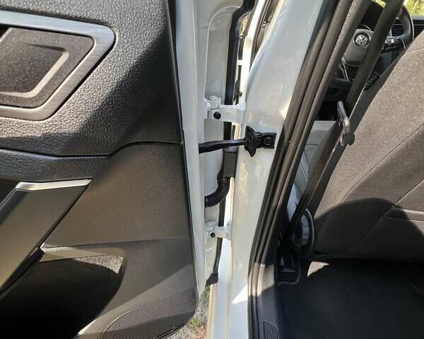 Белый Фольксваген Гольф, объемом двигателя 1.97 л и пробегом 261 тыс. км за 14900 $, фото 11 на Automoto.ua