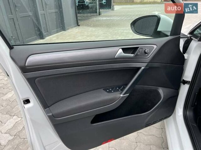 Белый Фольксваген Гольф, объемом двигателя 1.97 л и пробегом 261 тыс. км за 14900 $, фото 32 на Automoto.ua