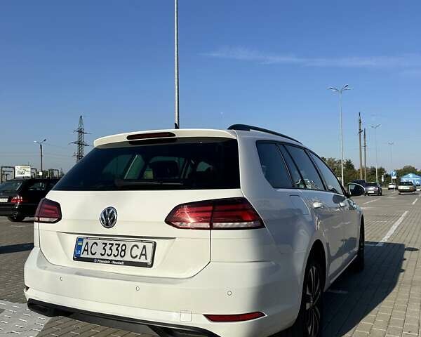 Белый Фольксваген Гольф, объемом двигателя 1.6 л и пробегом 199 тыс. км за 13699 $, фото 6 на Automoto.ua