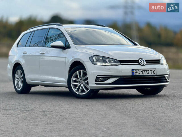 Белый Фольксваген Гольф, объемом двигателя 2 л и пробегом 230 тыс. км за 16800 $, фото 2 на Automoto.ua