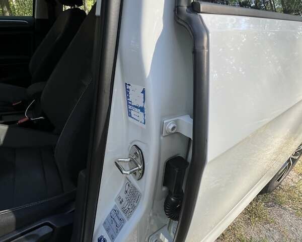 Белый Фольксваген Гольф, объемом двигателя 1.97 л и пробегом 261 тыс. км за 14900 $, фото 10 на Automoto.ua