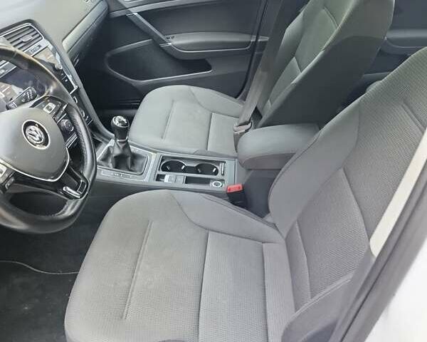 Белый Фольксваген Гольф, объемом двигателя 1.6 л и пробегом 205 тыс. км за 14999 $, фото 10 на Automoto.ua