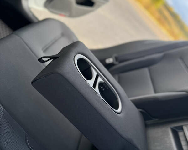 Белый Фольксваген Гольф, объемом двигателя 2 л и пробегом 230 тыс. км за 16800 $, фото 91 на Automoto.ua