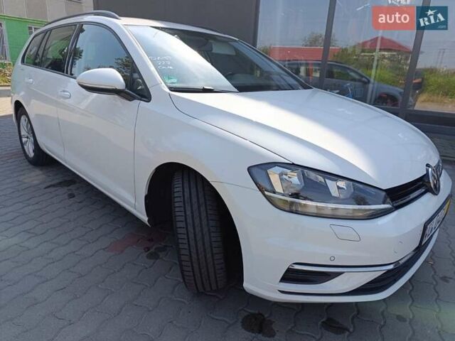 Белый Фольксваген Гольф, объемом двигателя 1.6 л и пробегом 205 тыс. км за 14999 $, фото 2 на Automoto.ua