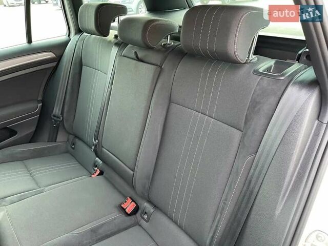 Белый Фольксваген Гольф, объемом двигателя 1.97 л и пробегом 298 тыс. км за 18500 $, фото 15 на Automoto.ua