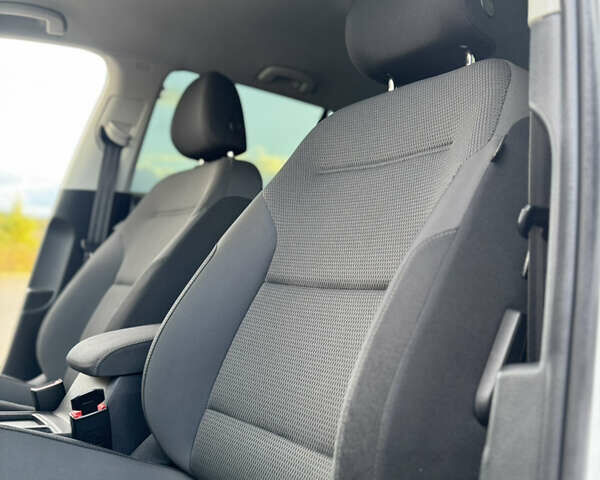 Белый Фольксваген Гольф, объемом двигателя 2 л и пробегом 230 тыс. км за 16800 $, фото 70 на Automoto.ua