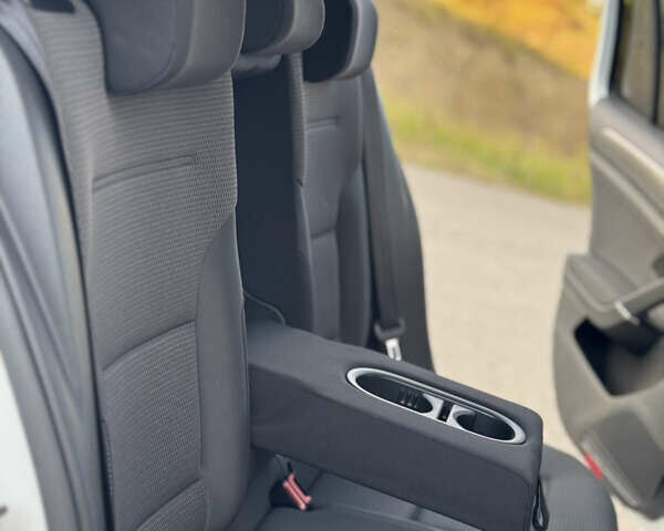 Белый Фольксваген Гольф, объемом двигателя 2 л и пробегом 230 тыс. км за 16800 $, фото 85 на Automoto.ua