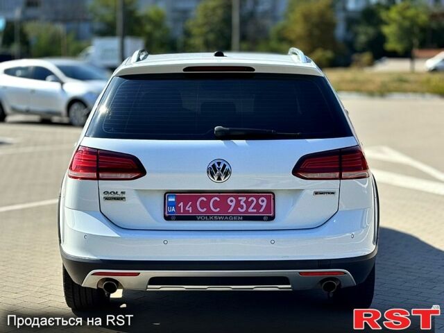 Белый Фольксваген Гольф, объемом двигателя 1.8 л и пробегом 176 тыс. км за 22322 $, фото 4 на Automoto.ua