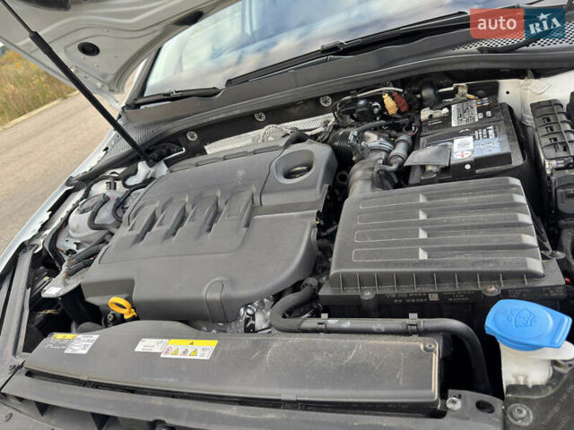 Белый Фольксваген Гольф, объемом двигателя 2 л и пробегом 230 тыс. км за 16800 $, фото 49 на Automoto.ua