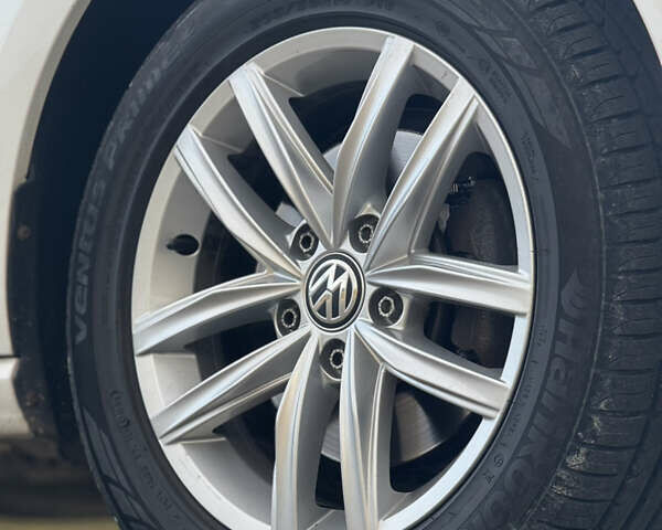 Белый Фольксваген Гольф, объемом двигателя 2 л и пробегом 230 тыс. км за 16800 $, фото 51 на Automoto.ua