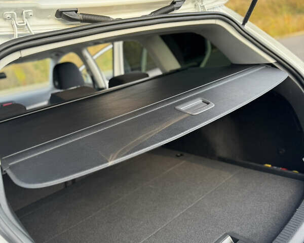 Белый Фольксваген Гольф, объемом двигателя 2 л и пробегом 230 тыс. км за 16800 $, фото 95 на Automoto.ua