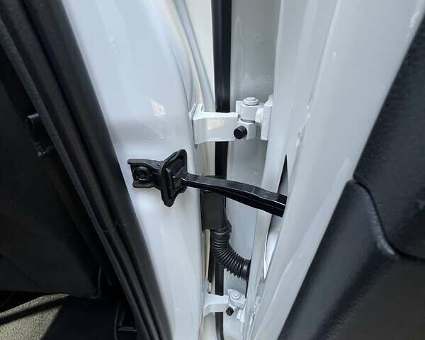 Белый Фольксваген Гольф, объемом двигателя 1.97 л и пробегом 261 тыс. км за 14900 $, фото 15 на Automoto.ua