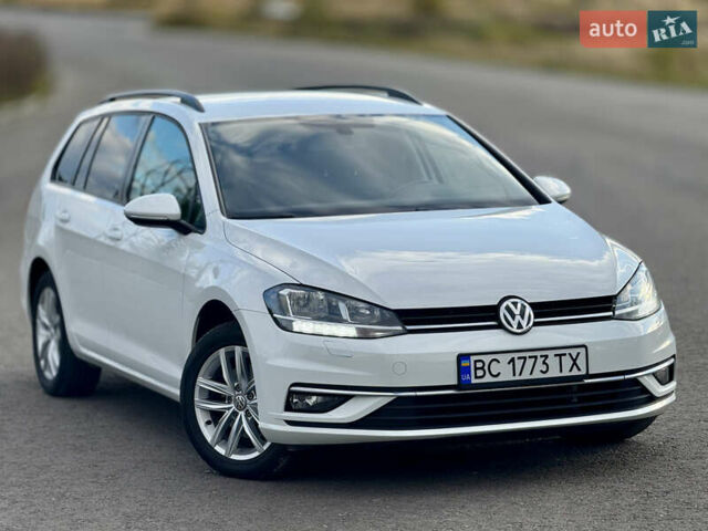 Белый Фольксваген Гольф, объемом двигателя 2 л и пробегом 230 тыс. км за 16800 $, фото 5 на Automoto.ua