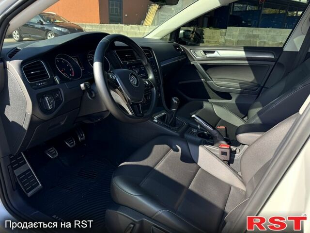 Белый Фольксваген Гольф, объемом двигателя 1.8 л и пробегом 176 тыс. км за 22322 $, фото 9 на Automoto.ua