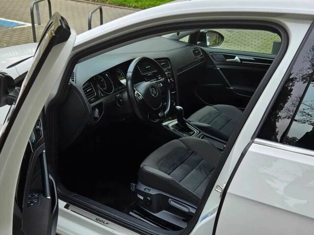 Белый Фольксваген Гольф, объемом двигателя 1.5 л и пробегом 62 тыс. км за 11200 $, фото 10 на Automoto.ua